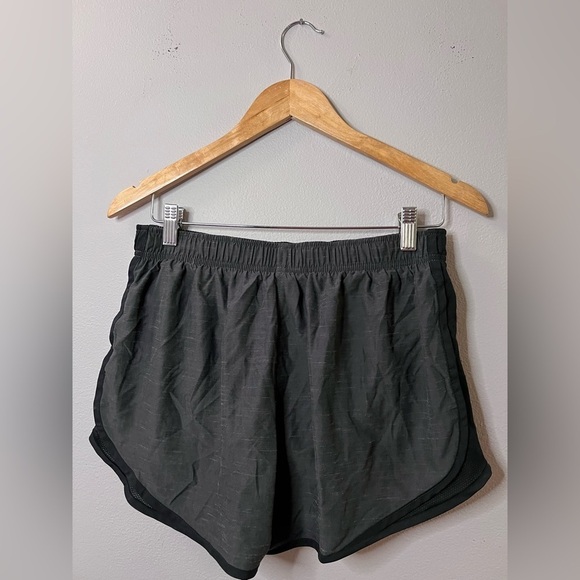 Nike Dri-fit women’s running shorts black size medium - Picture 3 of 4